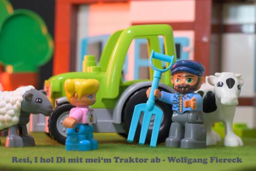 Playmobil-Figuren, Traktor, Bauer mit Kind, Kuh und Schaf