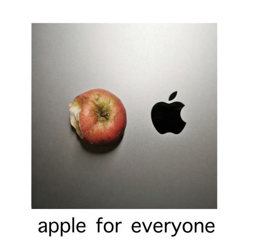 Apple-Logo mit angebissenem Apfel daneben