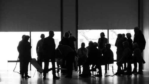 Besuchergruppe-in-der-Pinakothek-der-Moderne 01a sw