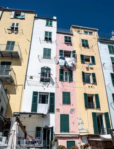 WW 003 Ausschnitt-aus-dem-Gesamtbild Italien Portovenere Haeuserkulisse