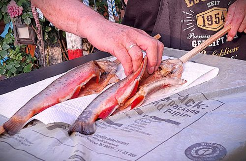 WW 003 Prozess-in-5-Bildern Steckerl-durch-den-Fisch-stecken