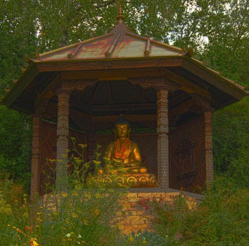 sitzender goldener Buddha
